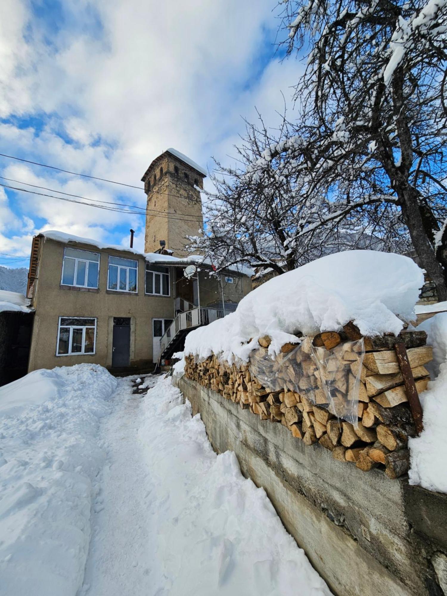 Guest House Ketevan Niguriani Mestia Exteriör bild